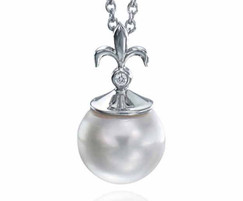 fleur de lis pearl pendant